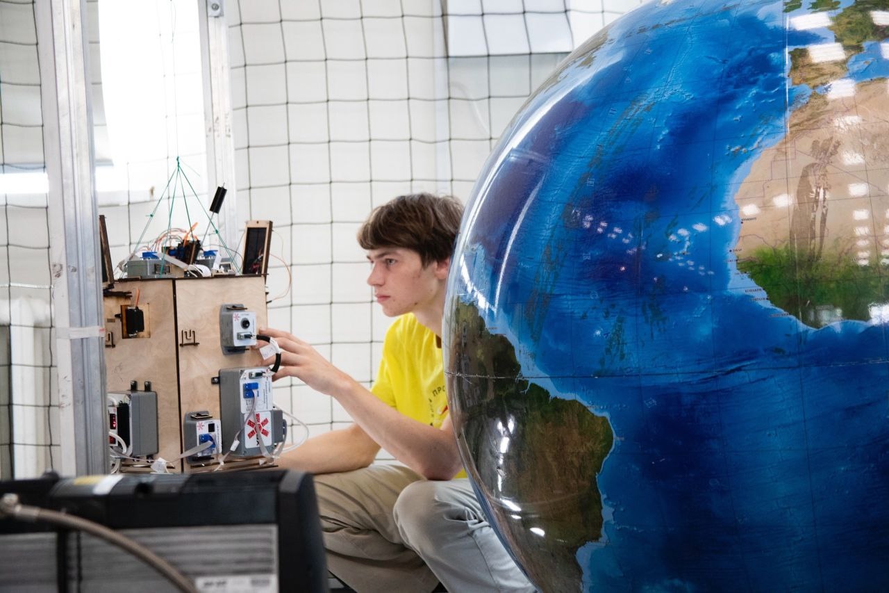 С Днем космонавтики!