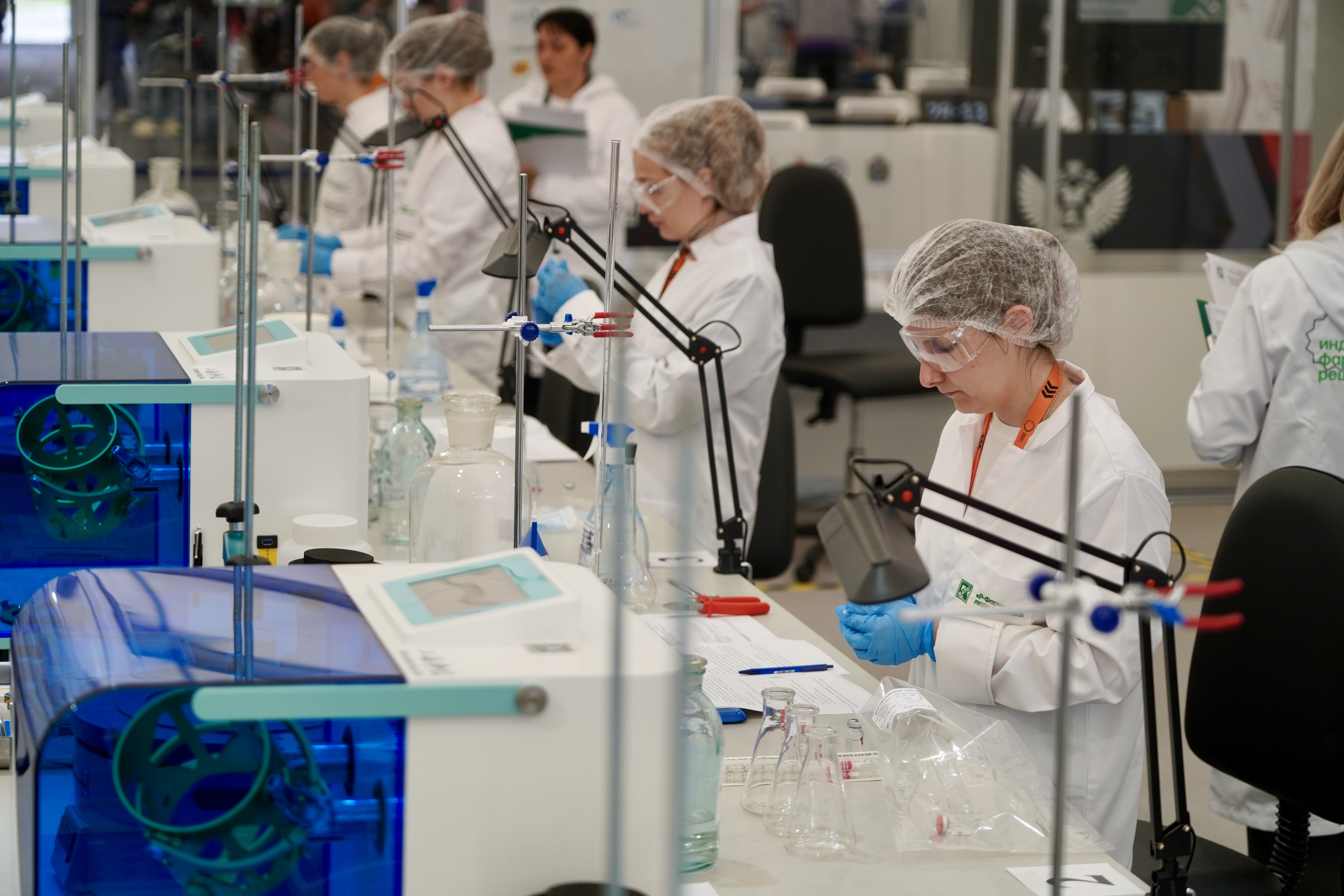 Наши аплодисменты фармацевтам!