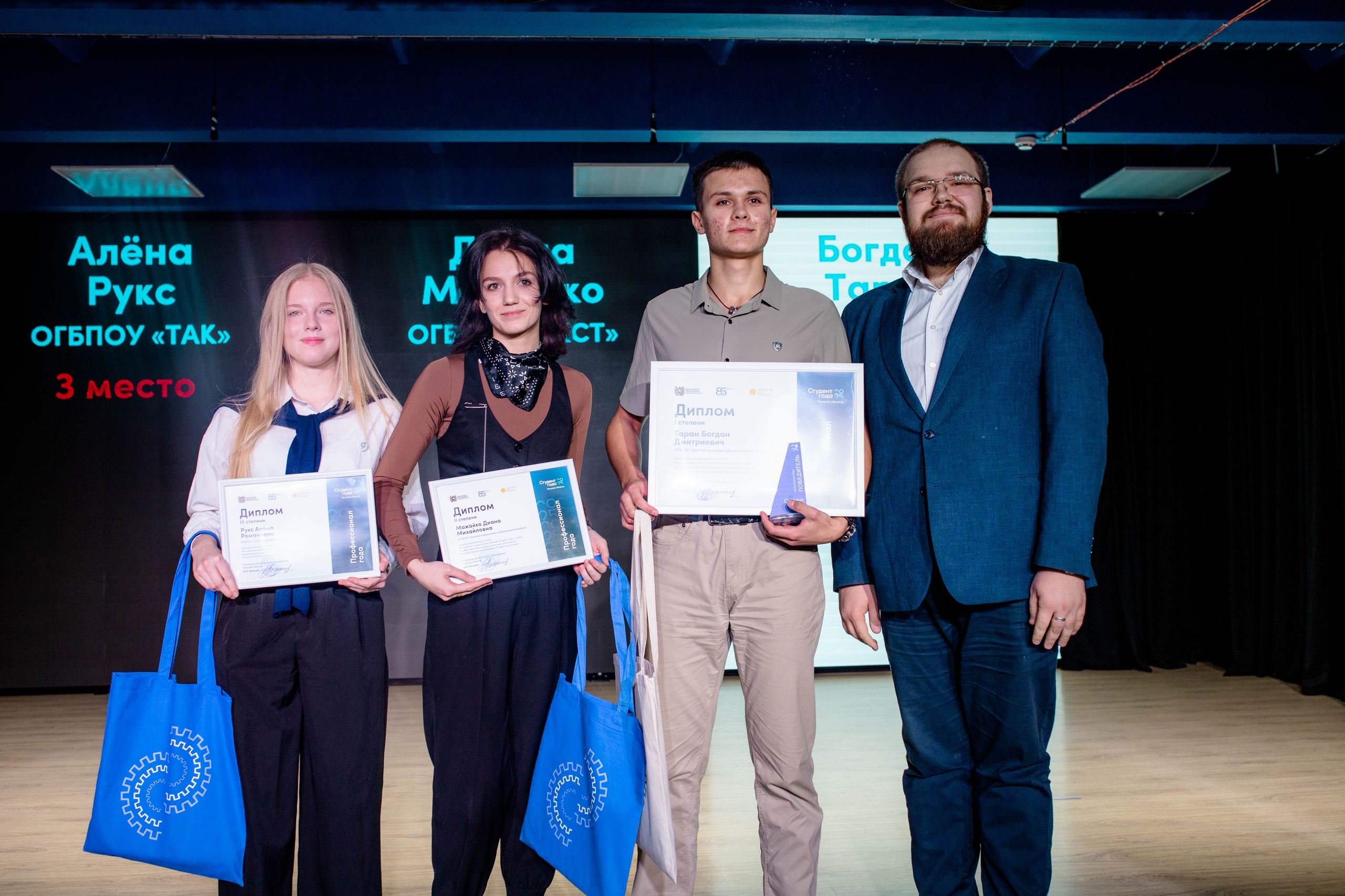 «Самые яркие звезды зажигаются теми, кто не боится мечтать, глядя в дневное небо!»