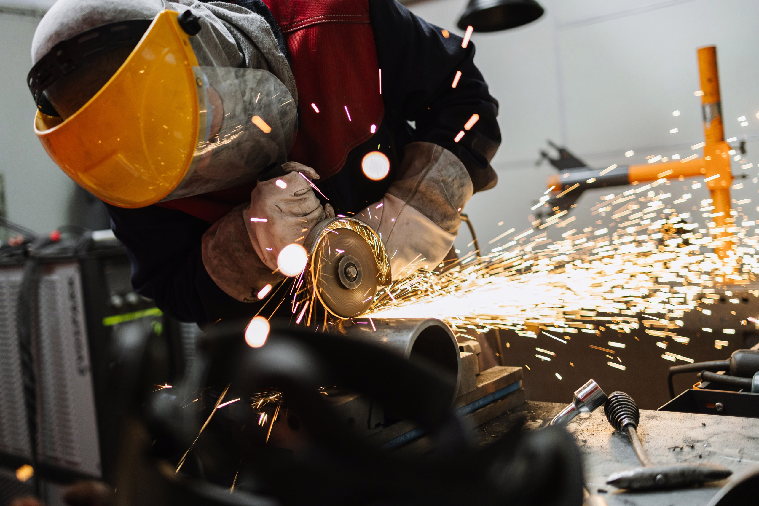 Дню сварщика – официально быть!