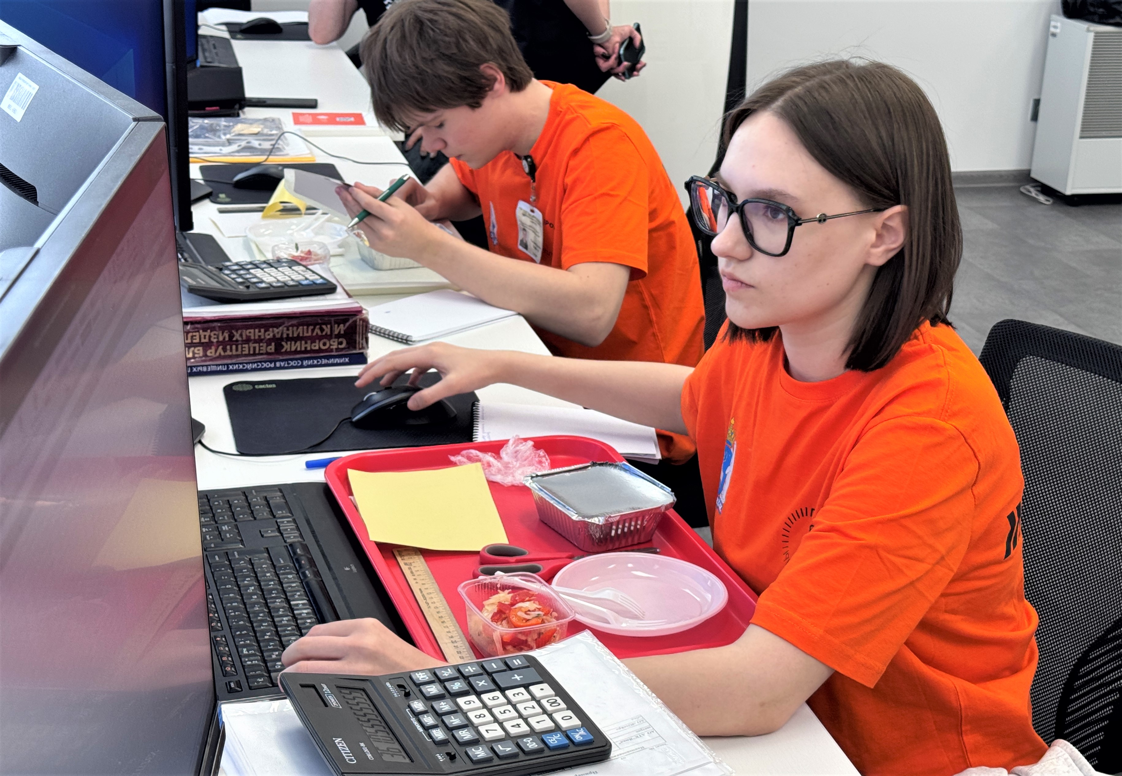 Курица или рыба? За нашим выбором – огромная работа!