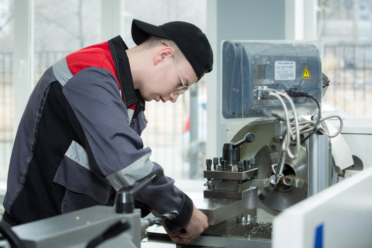 Оборудование, транспорт, бытовые приборы и многое другое – все это создают машиностроители Оборудование, транспорт, бытовые приборы и многое другое – все это создают машиностроители