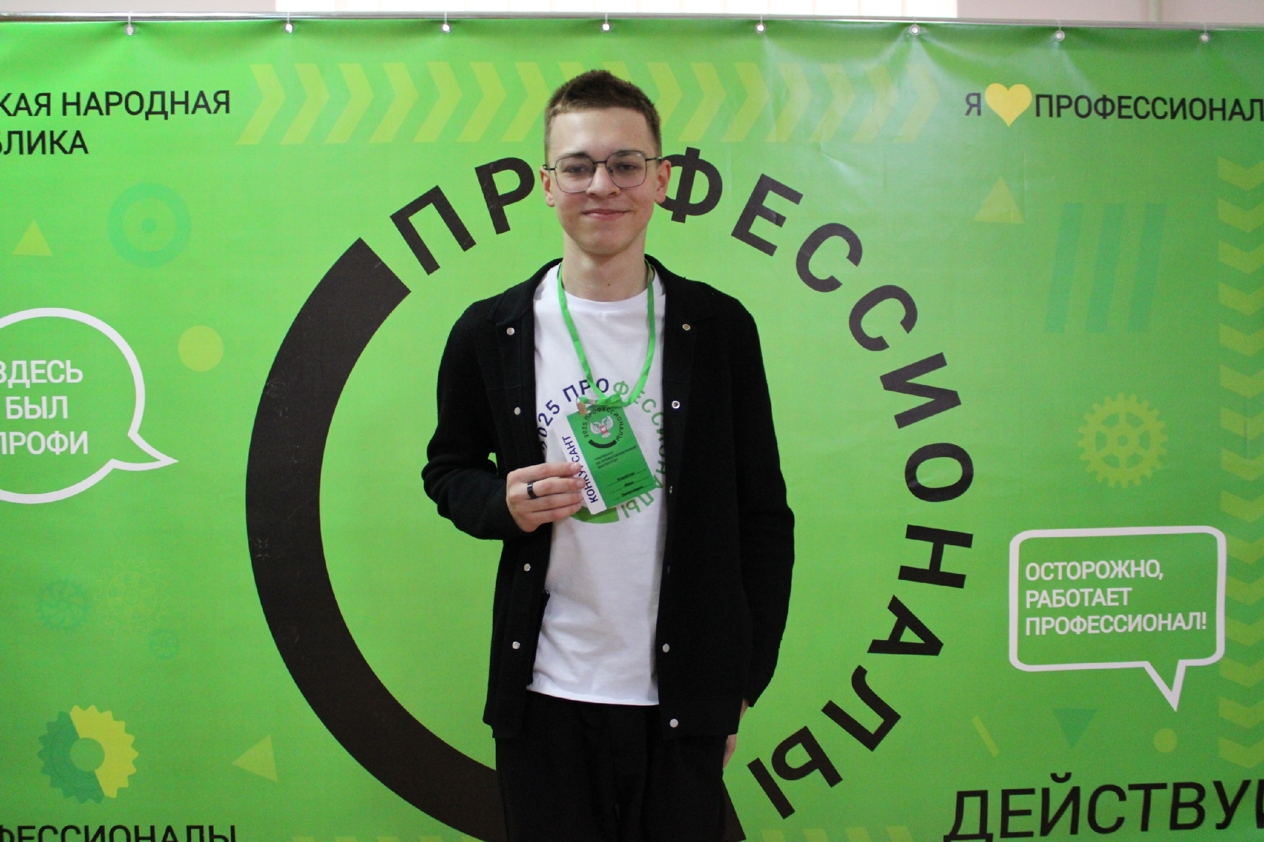 На вожатого хотим быть похожи! Честно слушаем и равняемся тоже