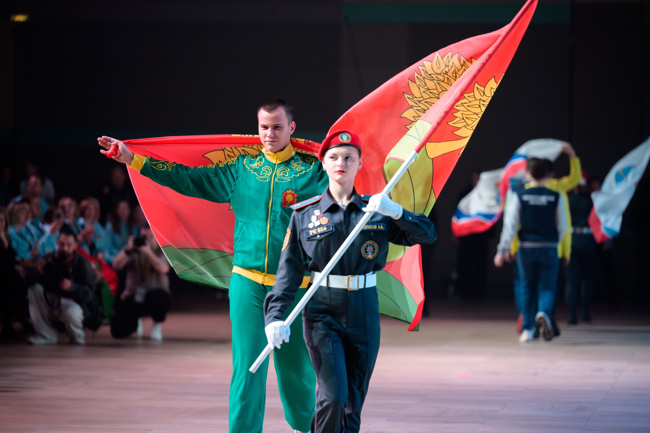 Национальный узор, изображение любимого города или герб?