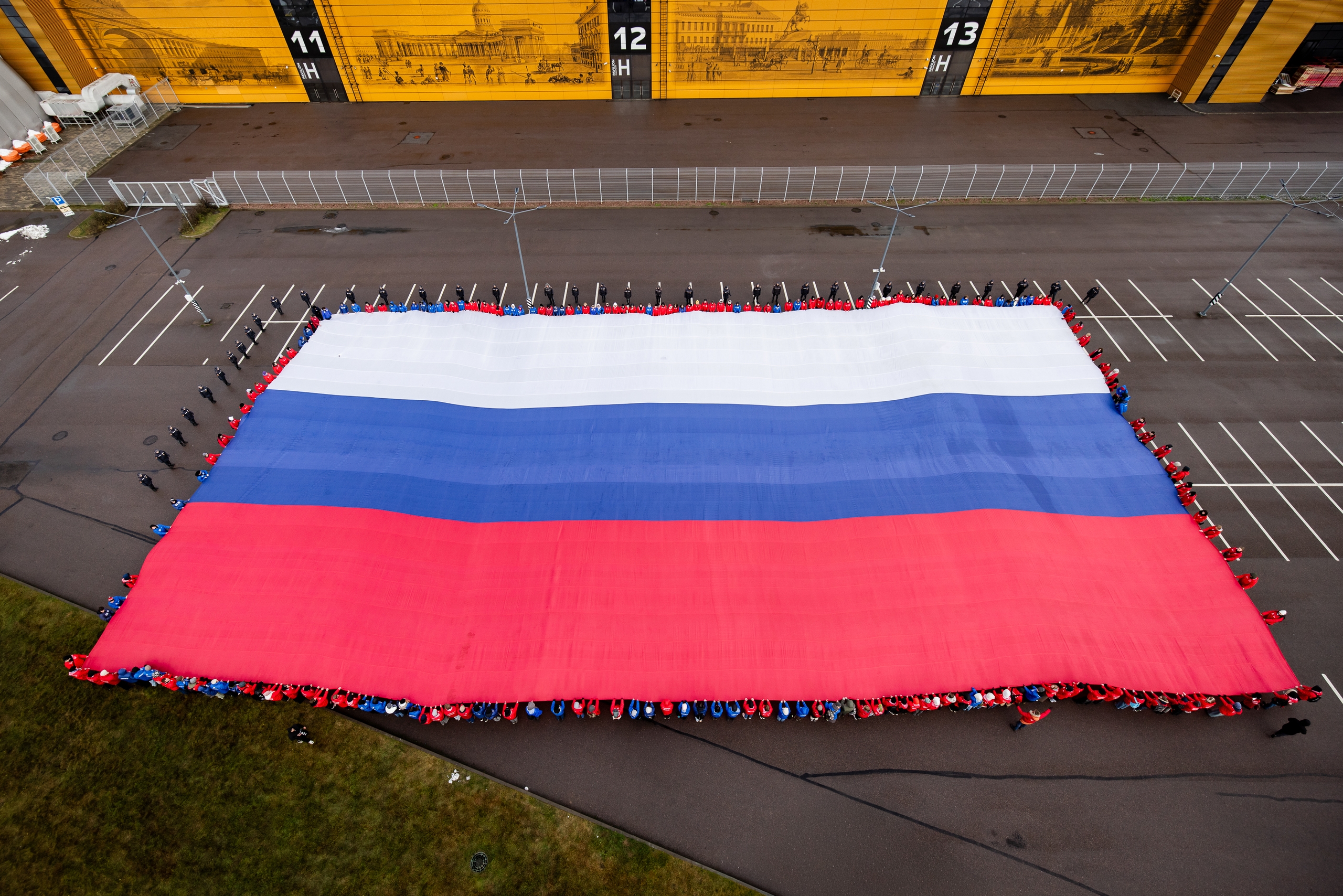 В Санкт-Петербурге прошел патриотический флешмоб в честь Чемпионата по профессиональному мастерству «Профессионалы»