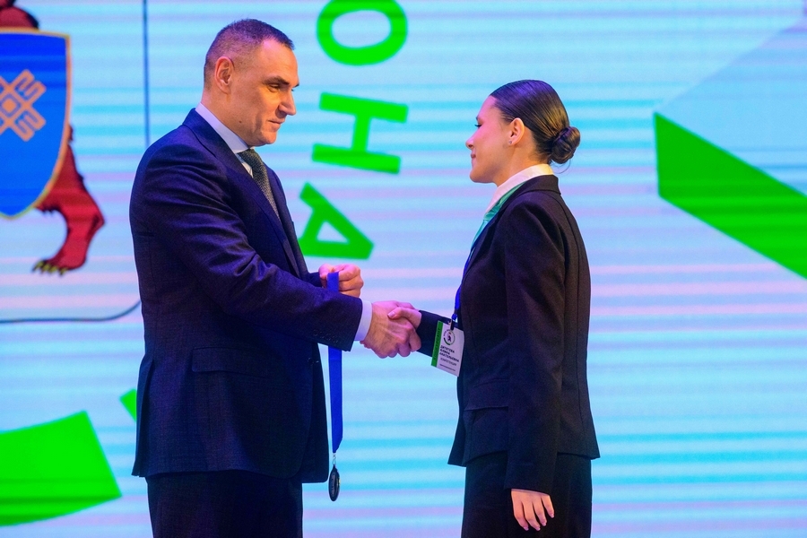 Первые награды года? Уже вручили!