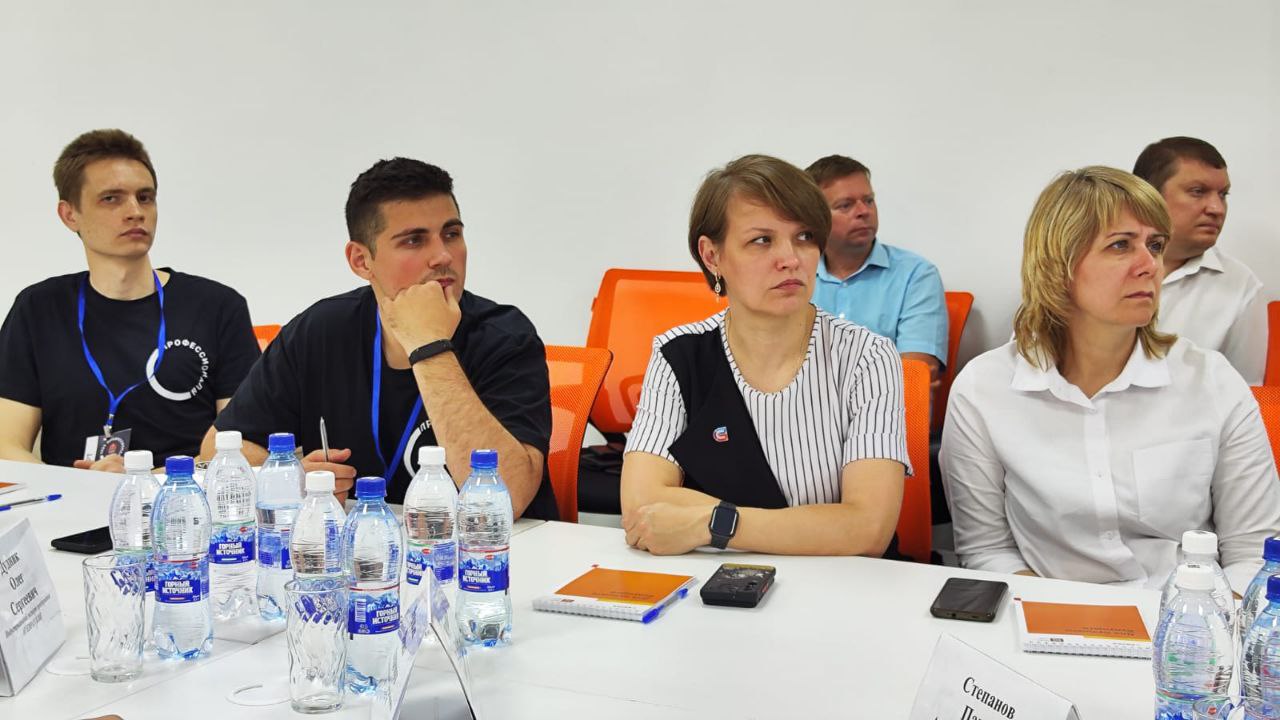В Кузбассе состоялся круглый стол с участием Александра Осадчего