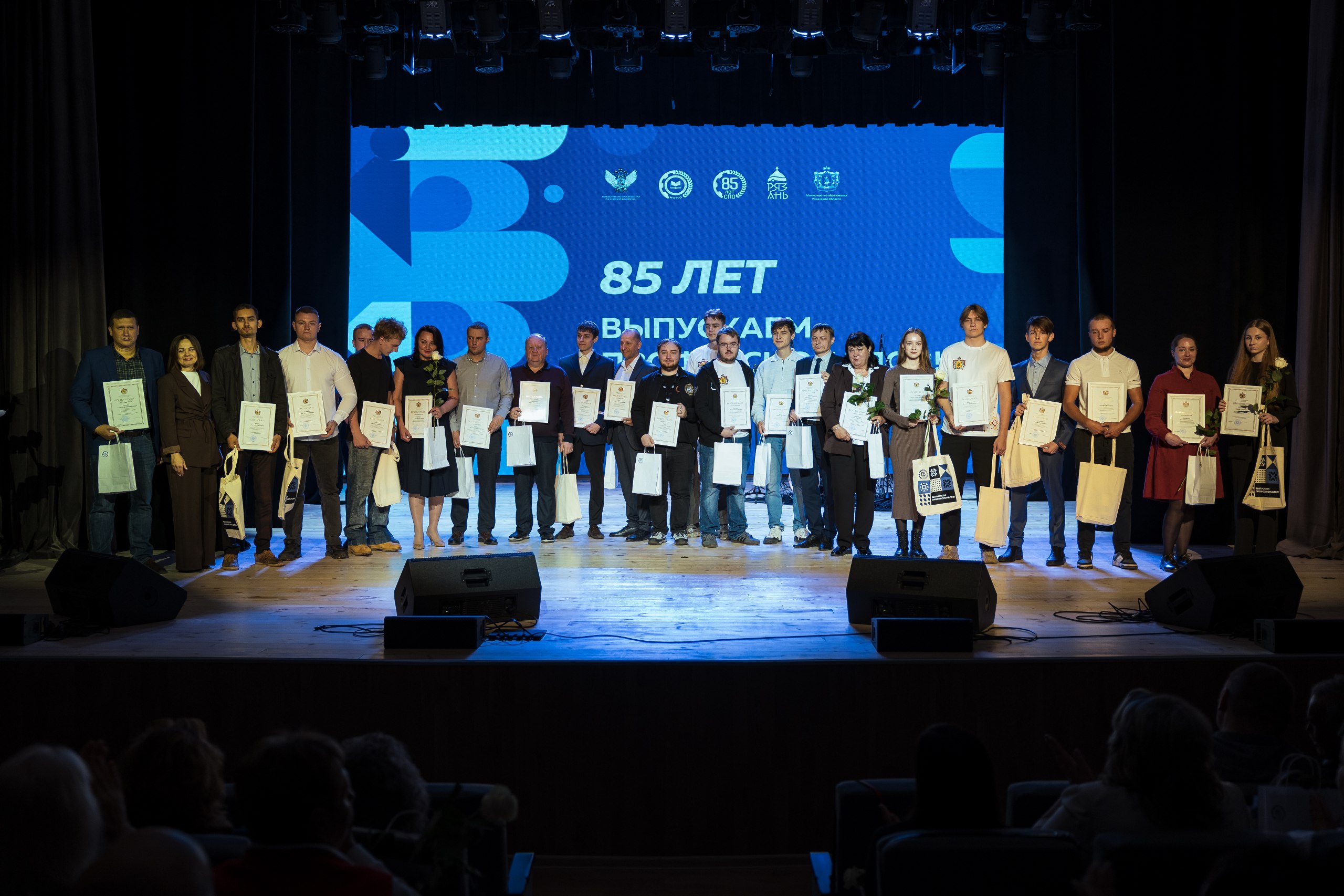 Мы знаем, что поднимает настроение нашим конкурсантам и экспертам